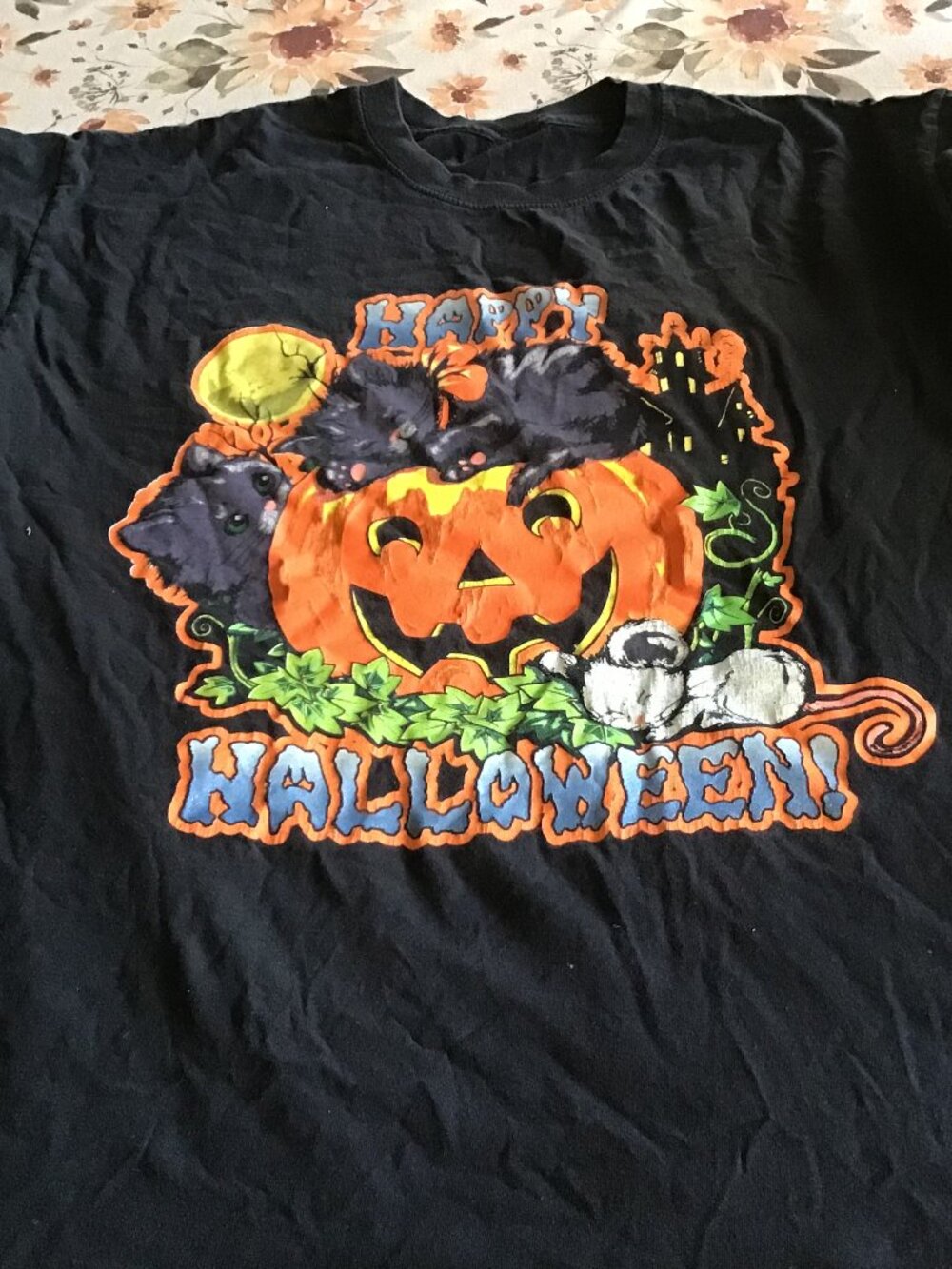 Halloween Tshirt - Classic Halloween T-shirt - Pumpkins and Black Cats !!!